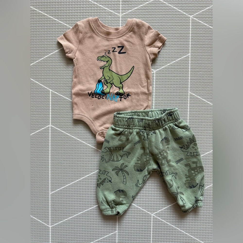 Okie Dokie|Baby boy set,dinasour print olive joggers & tan short sleeve onesie•